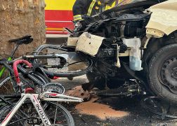 Taxi Kracht In Jena Gegen Baum 05